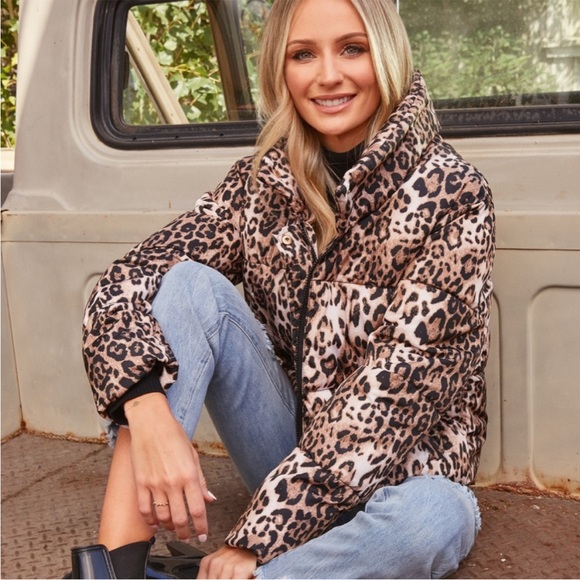 Lauren Bushnell JustFab collection leopard puffer jacket size medium, worn once! - Picture 6 of 10